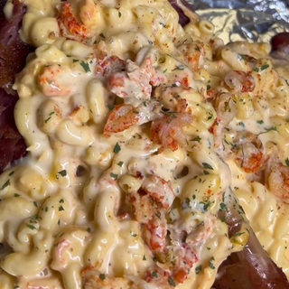 JUMBO CAJUN CRAWFISH  MAC& CHEESE TURKEY LEG
